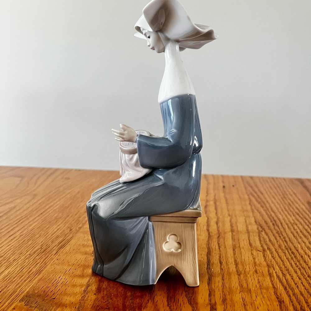 Porcelain Lady Figurine in Blue and White - Decorative Home Art - Picture 2 of 3